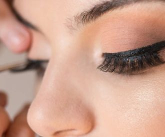 Artificial Eyelashes Enhance Makeup Look